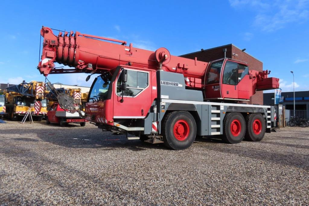 Liebherr LTM 1055-3.2 - Grue tout-terrain: photos 1 Liebherr LTM 1055-3.2 - Grue tout-terrain: photos 1
