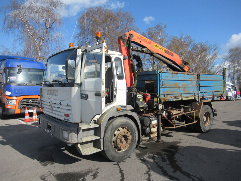 Renault G300 - Camion plateau, Camion grue: photos 2 Renault G300 - Camion plateau, Camion grue: photos 2