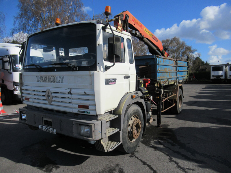 Renault G300 - Camion plateau, Camion grue: photos 1 Renault G300 - Camion plateau, Camion grue: photos 1