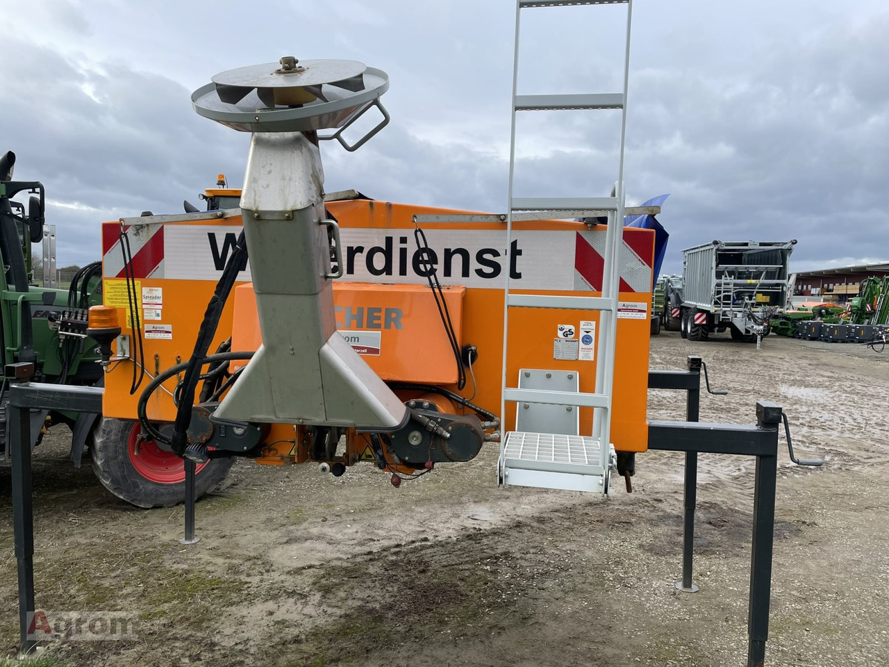 Gmeiner YETI TRAC 2000W - Epandeur de sable: photos 2 Gmeiner YETI TRAC 2000W - Epandeur de sable: photos 2