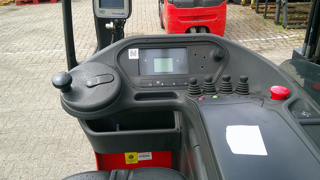 LINDE R16-01 - Chariot à mât rétractable: photos 3 LINDE R16-01 - Chariot à mât rétractable: photos 3