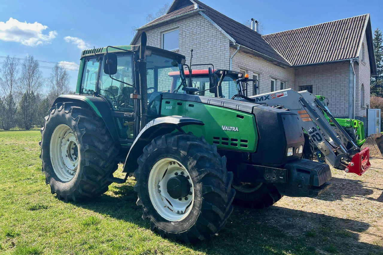 Valtra 8450 Mega - Tracteur agricole: photos 1 Valtra 8450 Mega - Tracteur agricole: photos 1