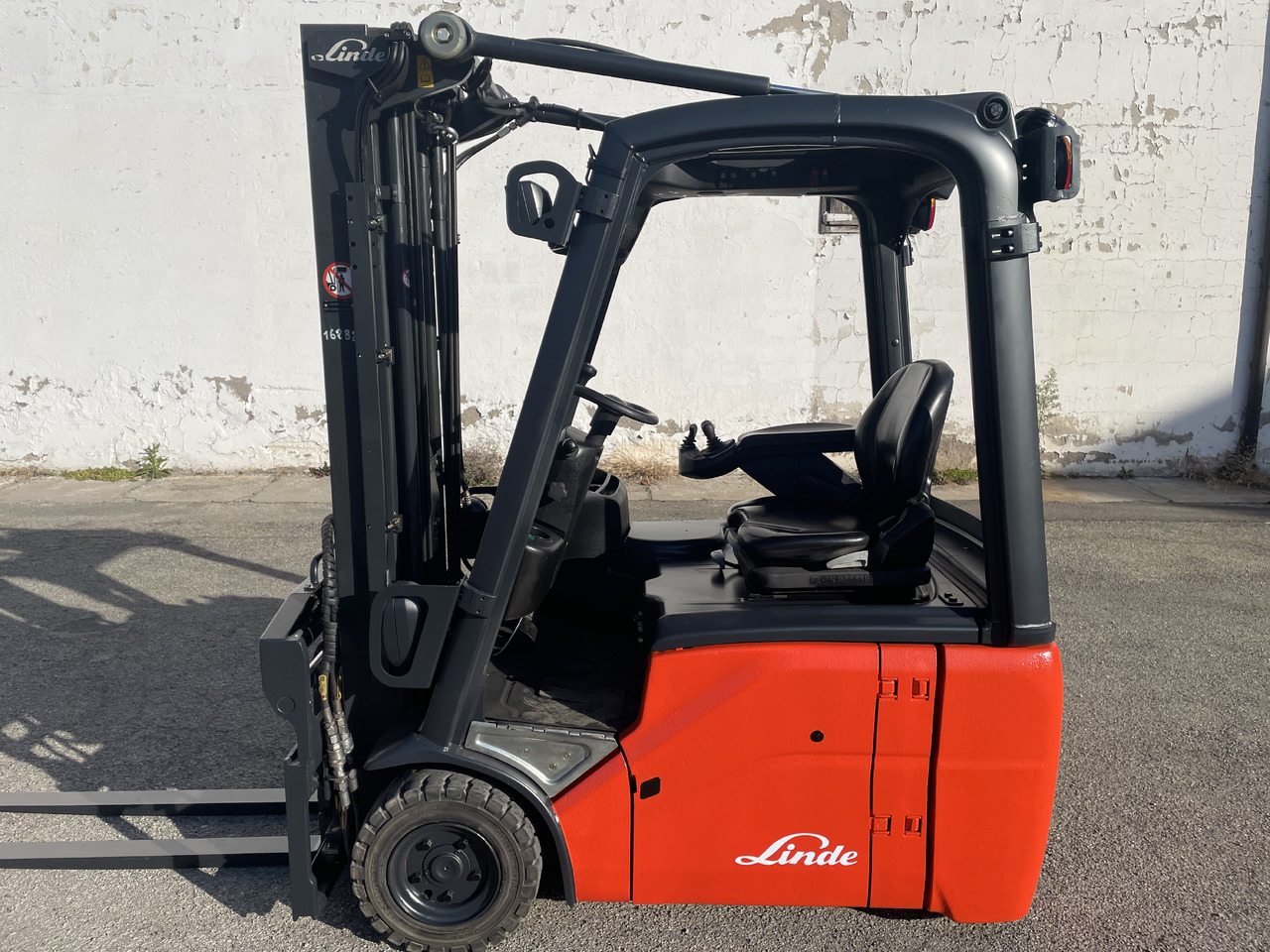 Linde E 16 C-01 (batt. 2017) - Chariot élévateur électrique: photos 2 Linde E 16 C-01 (batt. 2017) - Chariot élévateur électrique: photos 2
