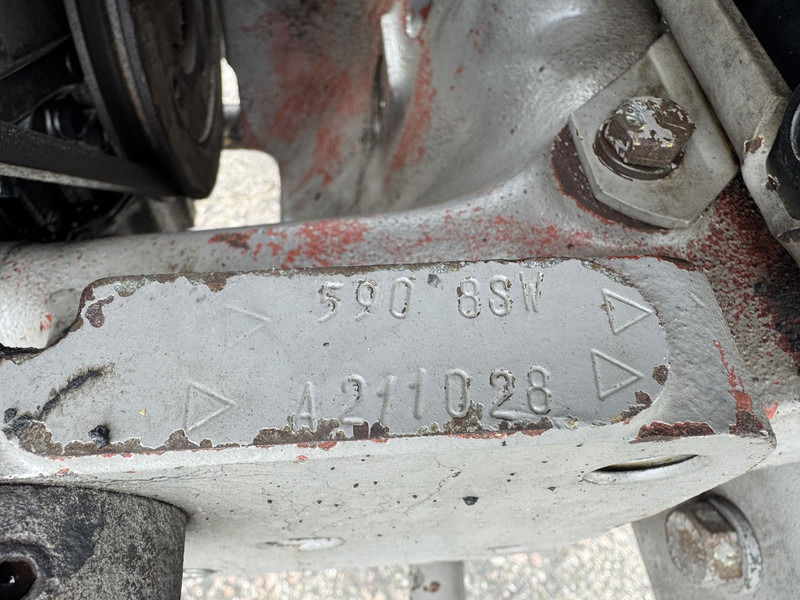 Tracteur agricole Massey Ferguson 590: photos 12