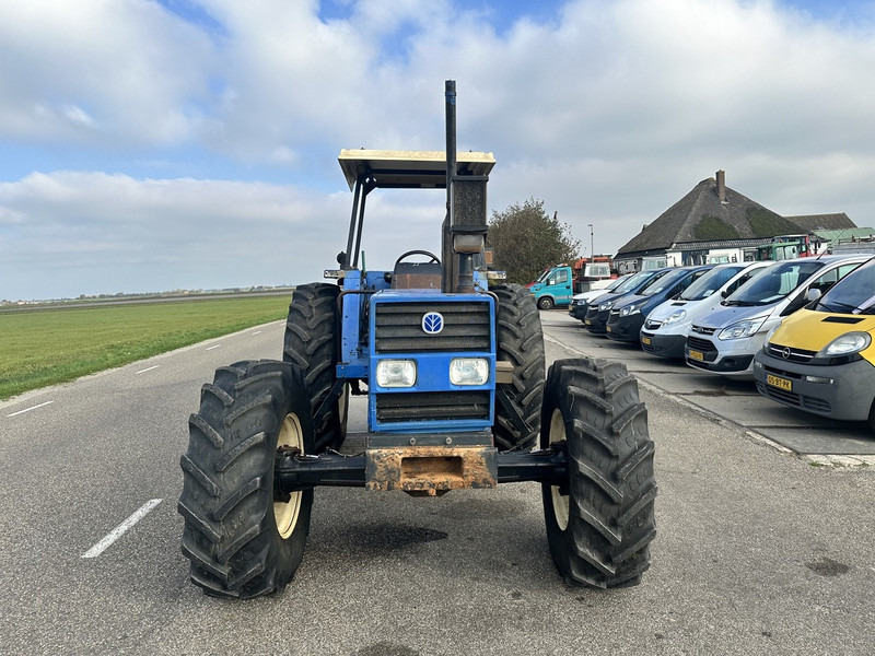 New Holland 110-90 DT - Tracteur agricole: photos 2 New Holland 110-90 DT - Tracteur agricole: photos 2