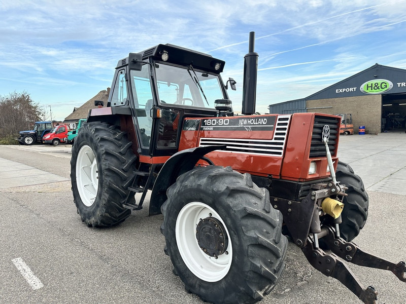 New Holland 180-90 DT - Tracteur agricole: photos 5 New Holland 180-90 DT - Tracteur agricole: photos 5
