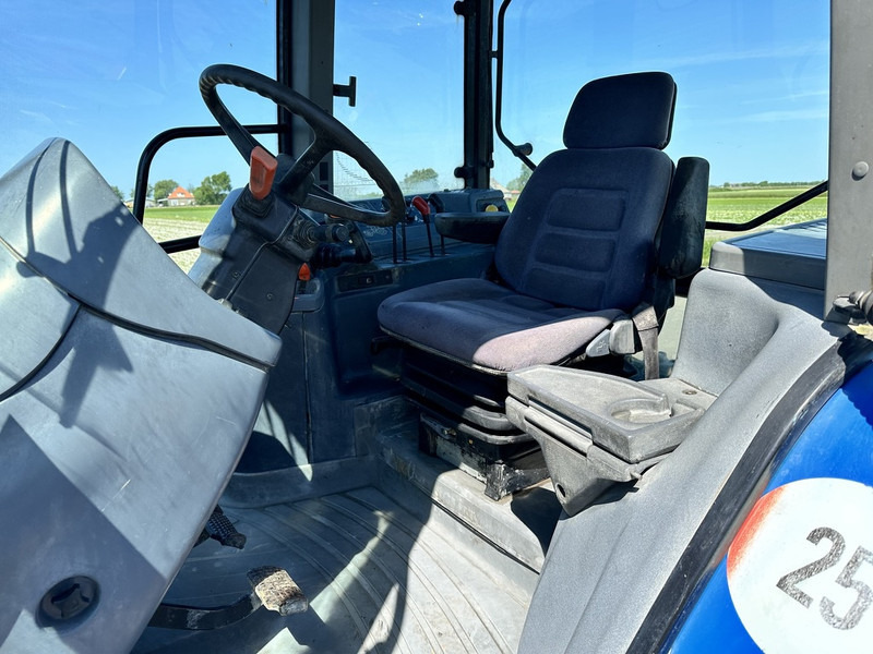 New Holland 8260 - Tracteur agricole: photos 5 New Holland 8260 - Tracteur agricole: photos 5