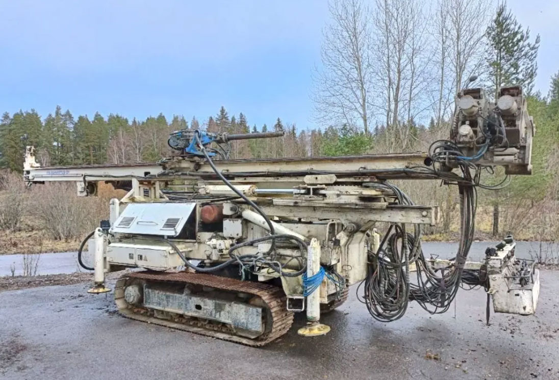 Casagrande C8 - Mât de battage: photos 1 Casagrande C8 - Mât de battage: photos 1