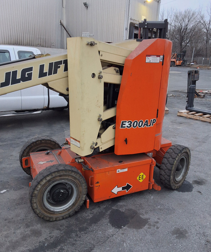 JLG E300AJP - Chargeuse sur pneus télescopique: photos 2 JLG E300AJP - Chargeuse sur pneus télescopique: photos 2