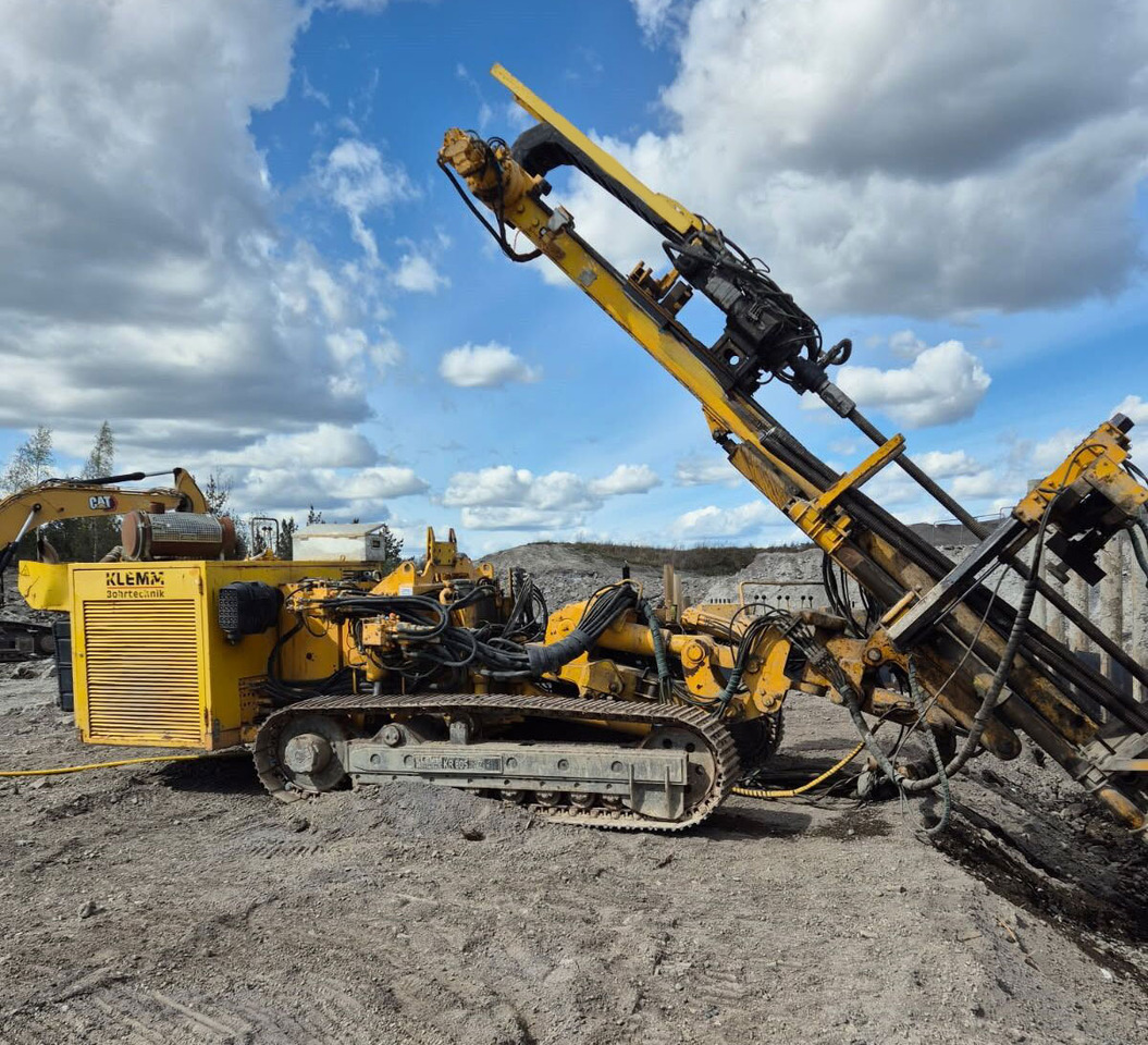 Klemm KR 805-2 - Mât de battage: photos 1 Klemm KR 805-2 - Mât de battage: photos 1