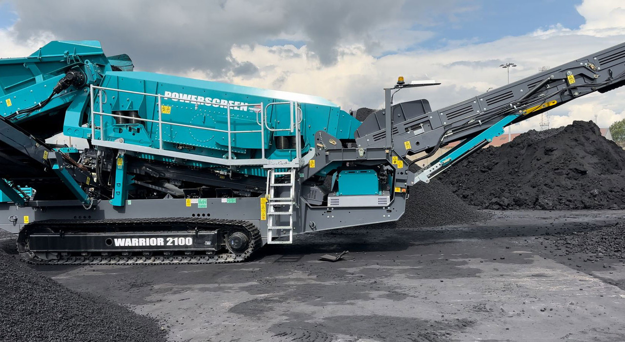 Powerscreen Warrior 2100 Triple Shaft - Crible: photos 1 Powerscreen Warrior 2100 Triple Shaft - Crible: photos 1