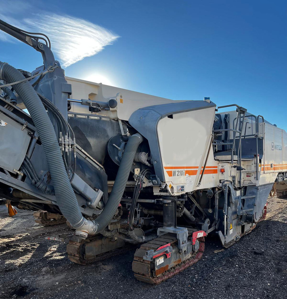 Wirtgen W 210 i - Fraiseuse à froid: photos 1 Wirtgen W 210 i - Fraiseuse à froid: photos 1
