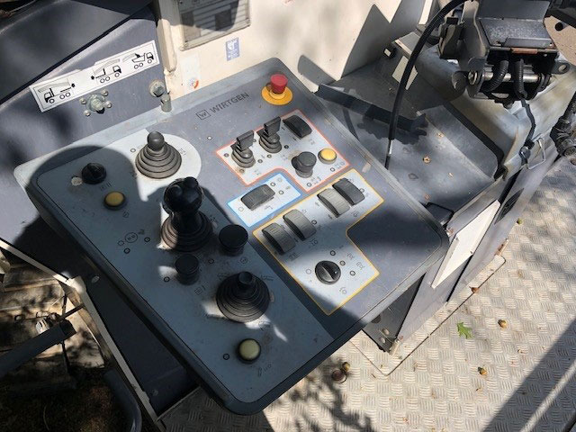 Wirtgen W 220 I - Fraiseuse à froid: photos 5 Wirtgen W 220 I - Fraiseuse à froid: photos 5