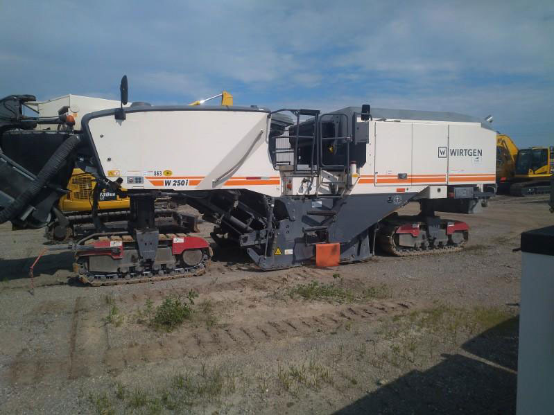 Wirtgen W 250 I - Fraiseuse à froid: photos 1 Wirtgen W 250 I - Fraiseuse à froid: photos 1