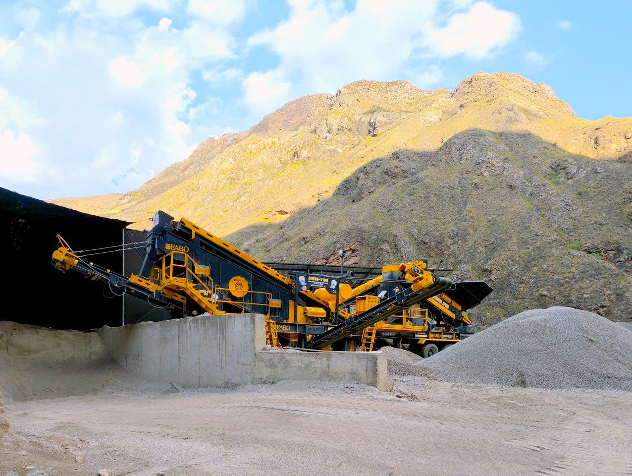 Concasseur mobile neuf FABO Mobile crusher: photos 1