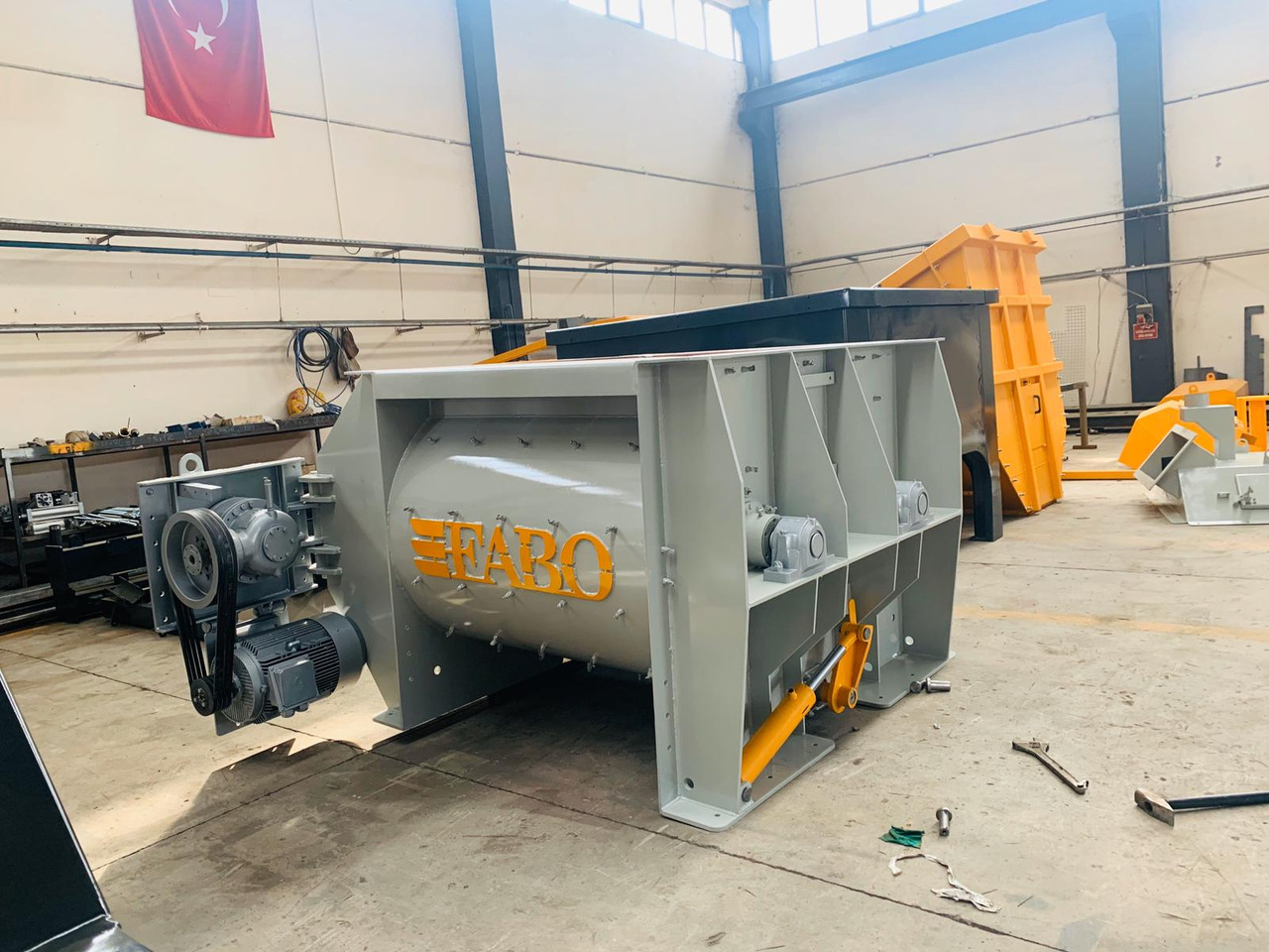 FABO twin shaft mixer - Bétonnière: photos 2 FABO twin shaft mixer - Bétonnière: photos 2