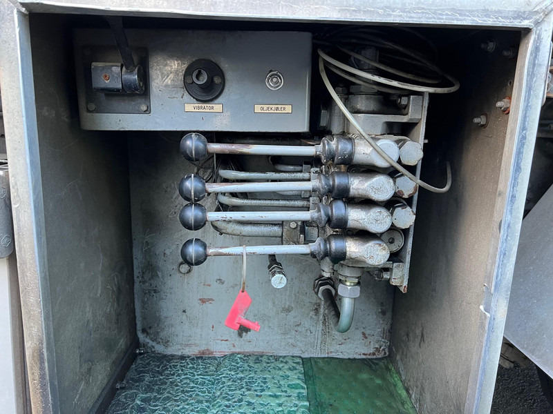 Camion hydrocureur Scania R164 GB6X2*4NA 480 - 13m3: photos 20 Camion hydrocureur Scania R164 GB6X2*4NA 480 - 13m3: photos 20