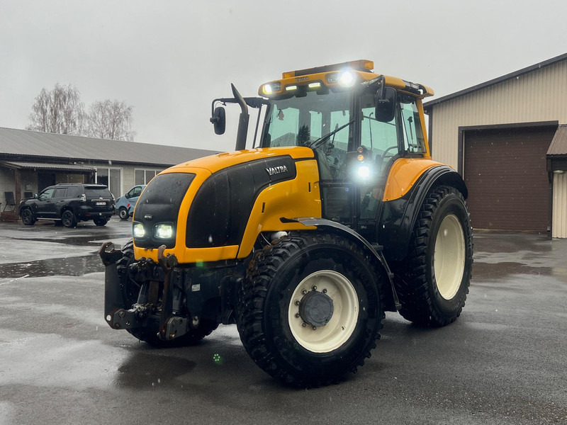 Valtra M150-4 - Tracteur agricole: photos 1 Valtra M150-4 - Tracteur agricole: photos 1