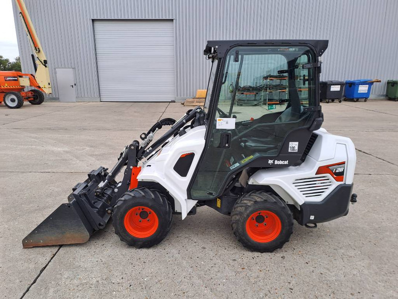 Bobcat L28 - Chargeuse sur pneus: photos 1 Bobcat L28 - Chargeuse sur pneus: photos 1