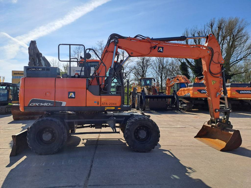 Doosan DX140W-5 - Pelle sur pneus: photos 5 Doosan DX140W-5 - Pelle sur pneus: photos 5