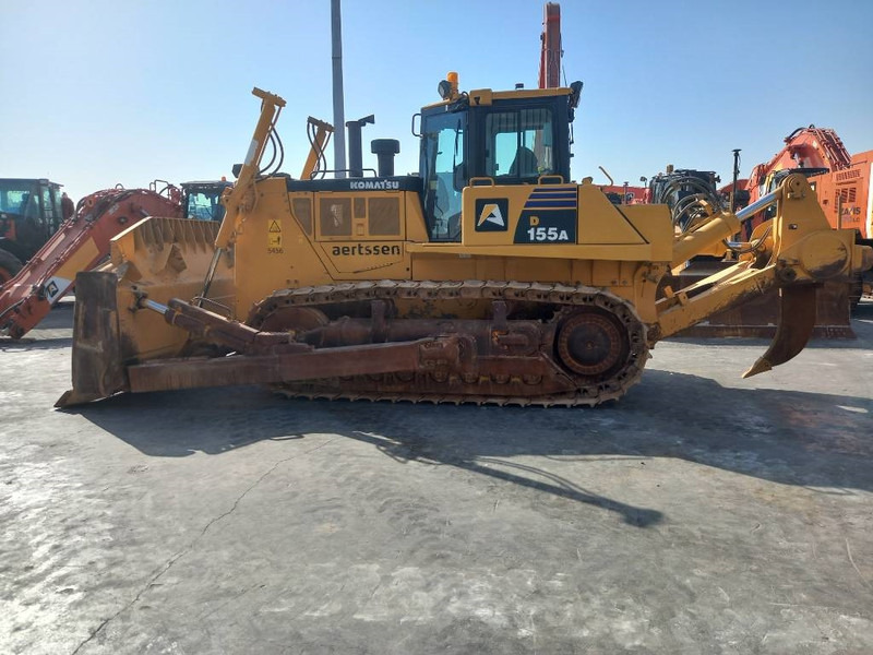 Komatsu D155-6R (4 pieces available in Abu Dhabi) - Bulldozer: photos 1 Komatsu D155-6R (4 pieces available in Abu Dhabi) - Bulldozer: photos 1