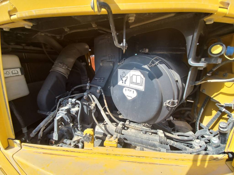 Bulldozer Komatsu D155A-6R (4 pieces available - Abu Dhabi): photos 13