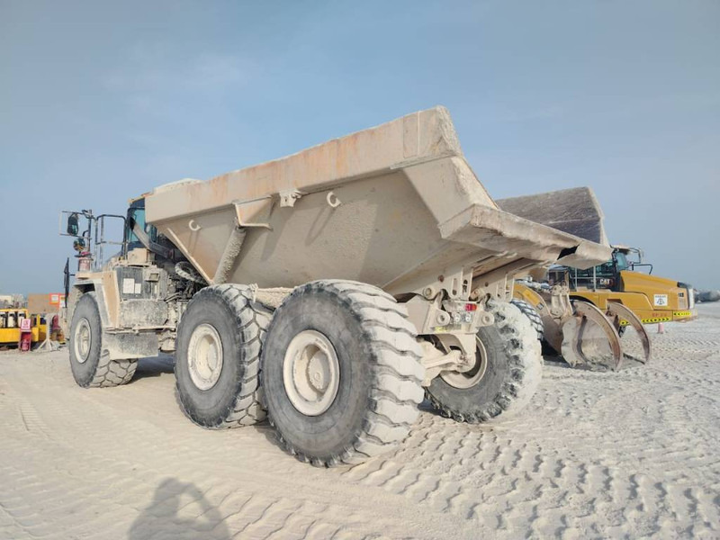 Komatsu HM400-3R (4 pieces available in Abu Dhabi) - Tombereau articulé: photos 3 Komatsu HM400-3R (4 pieces available in Abu Dhabi) - Tombereau articulé: photos 3