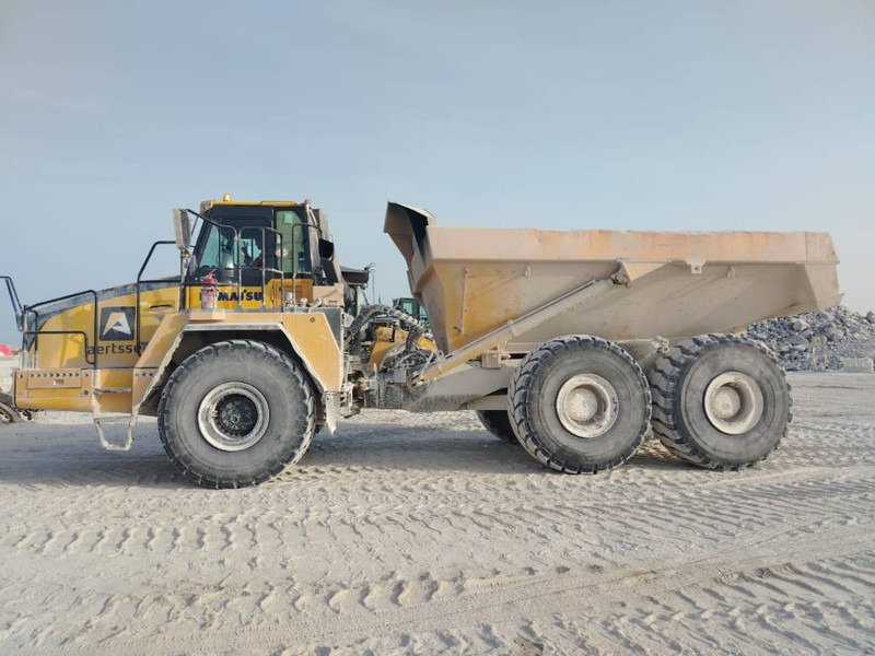 Komatsu HM400-3R (4 pieces available in Abu Dhabi) - Tombereau articulé: photos 1 Komatsu HM400-3R (4 pieces available in Abu Dhabi) - Tombereau articulé: photos 1