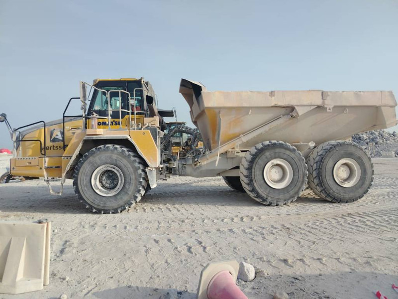Komatsu HYM400-3R (4 pieces available in Abu Dhabi) - Tombereau articulé: photos 1 Komatsu HYM400-3R (4 pieces available in Abu Dhabi) - Tombereau articulé: photos 1