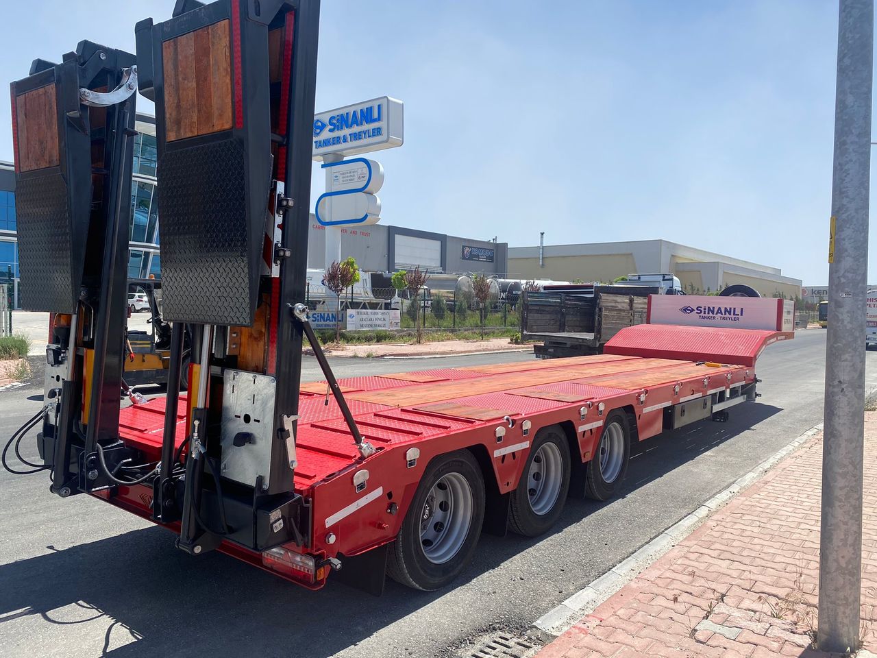 Lowbed Sinan Trailer Lowbed 3 axle - Semi-remorque surbaissé: photos 3 Lowbed Sinan Trailer Lowbed 3 axle - Semi-remorque surbaissé: photos 3