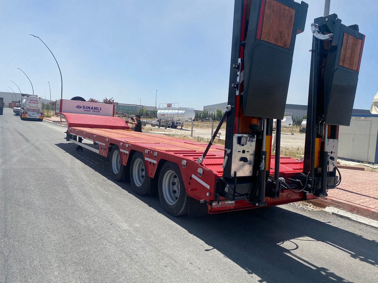 Lowbed Sinan Trailer Lowbed 3 axle - Semi-remorque surbaissé: photos 1 Lowbed Sinan Trailer Lowbed 3 axle - Semi-remorque surbaissé: photos 1