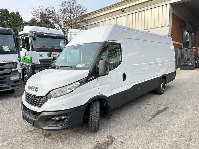 Iveco - Fourgon utilitaire: photos 1 Iveco - Fourgon utilitaire: photos 1