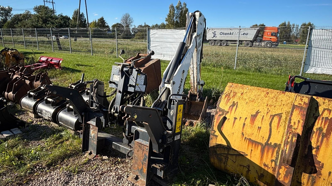 BOBCAT R30S Backhoe Attachment, excavation arm. - Mini chargeuse: photos 3 BOBCAT R30S Backhoe Attachment, excavation arm. - Mini chargeuse: photos 3
