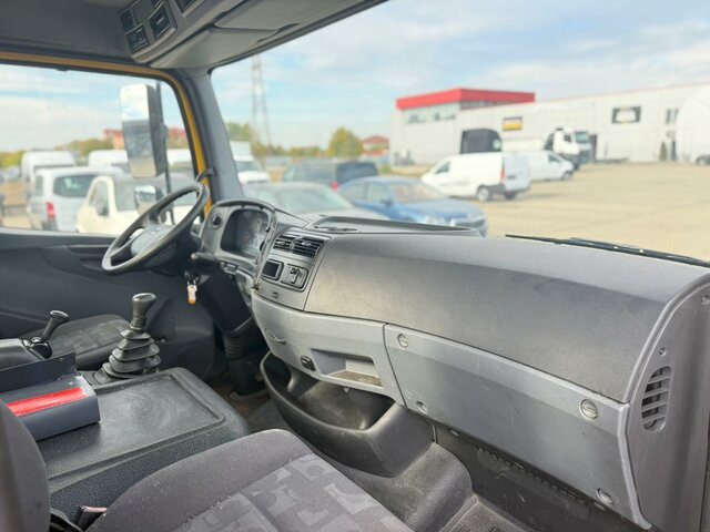 MERCEDES-BENZ Atego 1022 L Pritsche / Klima / Tachograph... - Remorqueuse: photos 4 MERCEDES-BENZ Atego 1022 L Pritsche / Klima / Tachograph... - Remorqueuse: photos 4