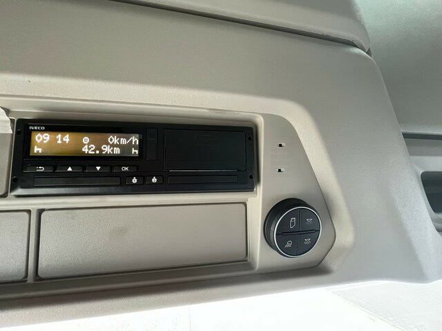 IVECO S-Way AS440S49T/P - AF4T COMFORT+AERO+ LED+NAVI... - Tracteur routier: photos 5 IVECO S-Way AS440S49T/P - AF4T COMFORT+AERO+ LED+NAVI... - Tracteur routier: photos 5