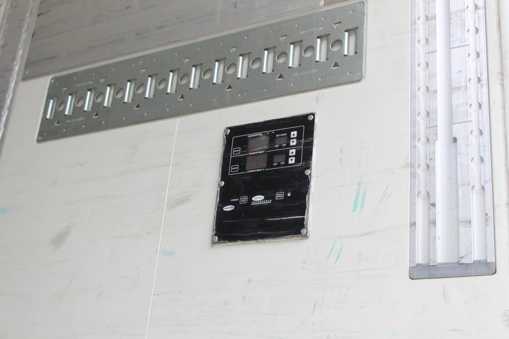 Krone CV 1950 MT Bi-Temp Doppelstock Blumen Aluboden - Semi-remorque frigorifique: photos 5 Krone CV 1950 MT Bi-Temp Doppelstock Blumen Aluboden - Semi-remorque frigorifique: photos 5