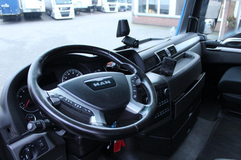 MAN TGX 480 XXL Retarder Standklima Xenon Alufelgen - Tracteur routier: photos 5 MAN TGX 480 XXL Retarder Standklima Xenon Alufelgen - Tracteur routier: photos 5