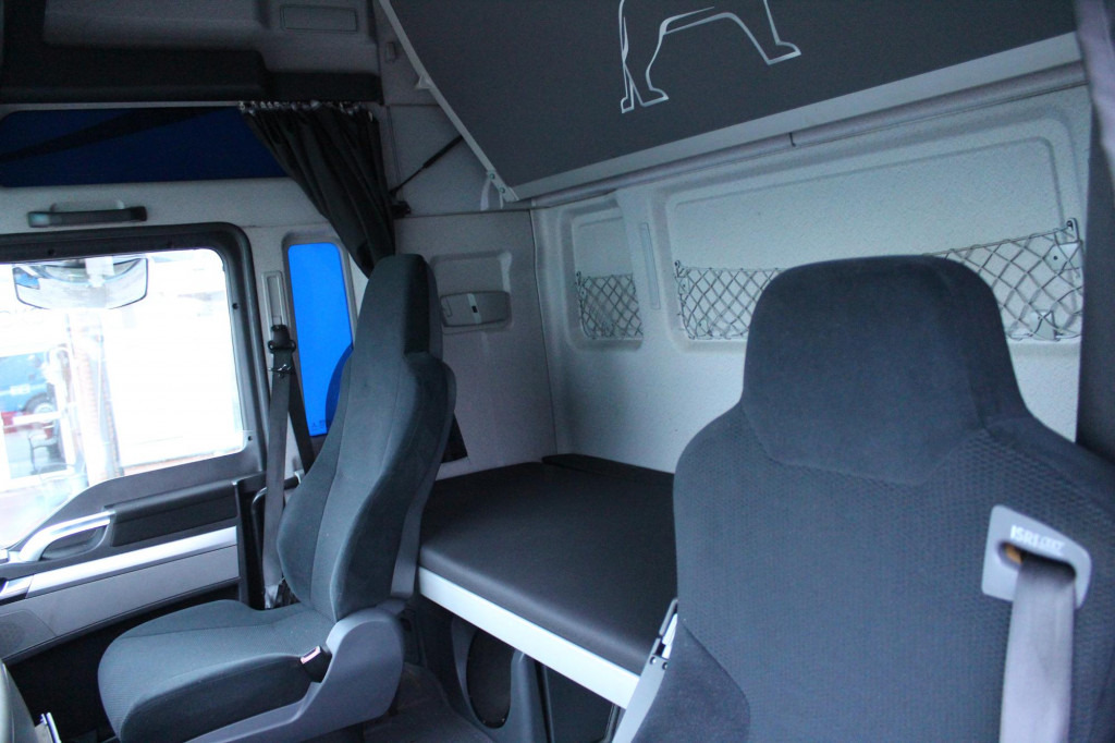 MAN TGX 480 XXL Retarder Standklima Xenon Alufelgen - Tracteur routier: photos 4 MAN TGX 480 XXL Retarder Standklima Xenon Alufelgen - Tracteur routier: photos 4