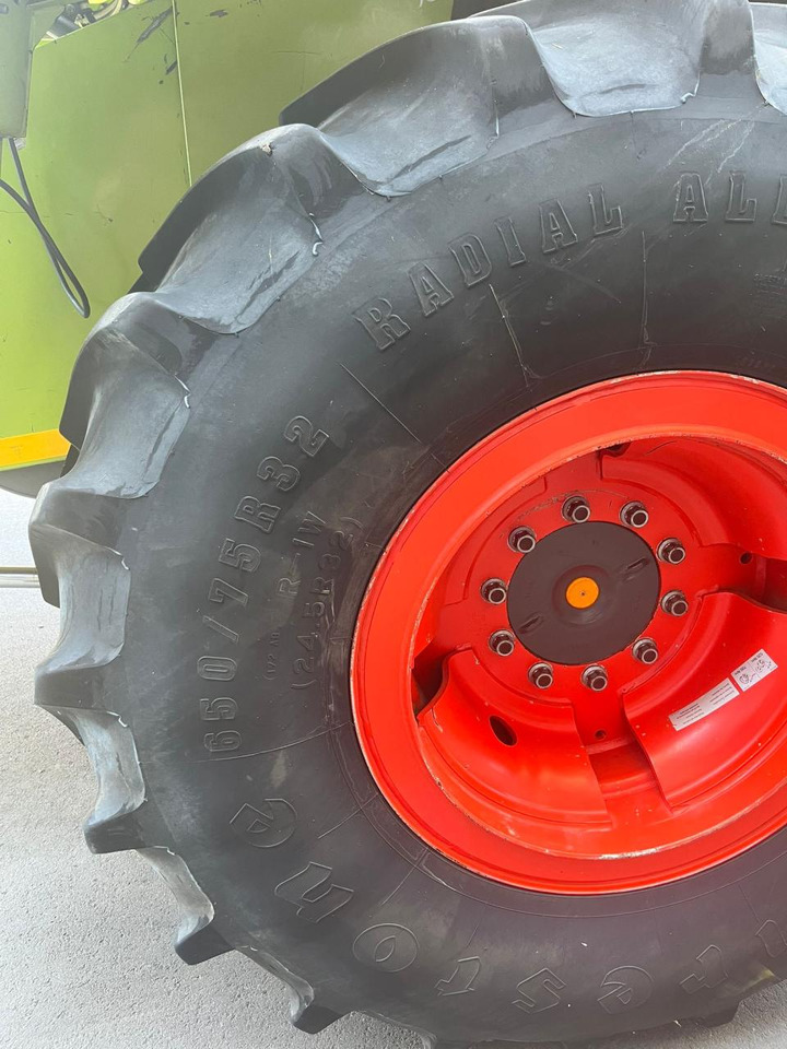 CLAAS Lexion verstärkte Felgen mit 650/75 R32 - Moissonneuse-batteuse: photos 4 CLAAS Lexion verstärkte Felgen mit 650/75 R32 - Moissonneuse-batteuse: photos 4