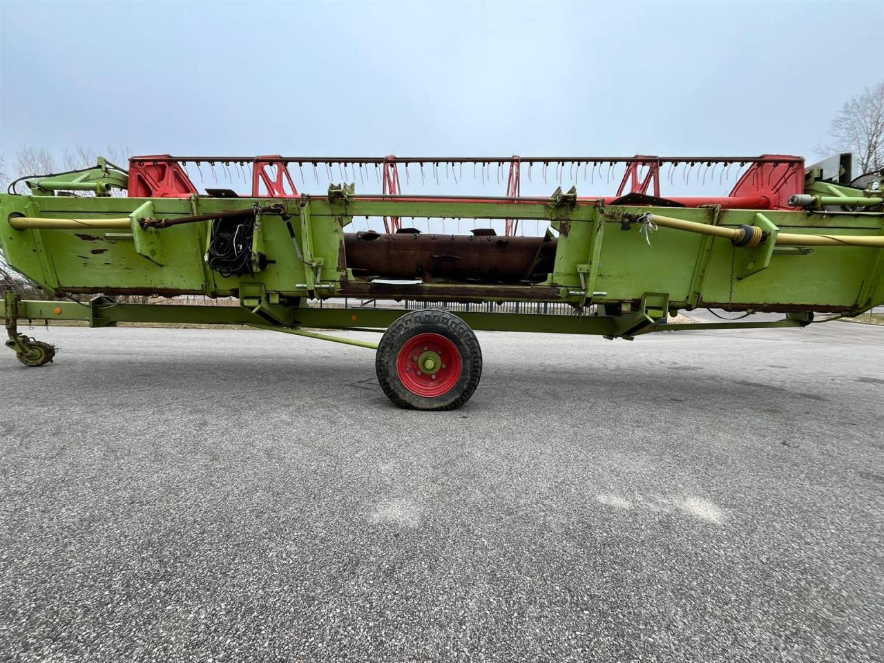 CLAAS Schneidwerk Claas C660 mit Autocontour, Transportwagen - Accessoire aux ensileuses: photos 4 CLAAS Schneidwerk Claas C660 mit Autocontour, Transportwagen - Accessoire aux ensileuses: photos 4