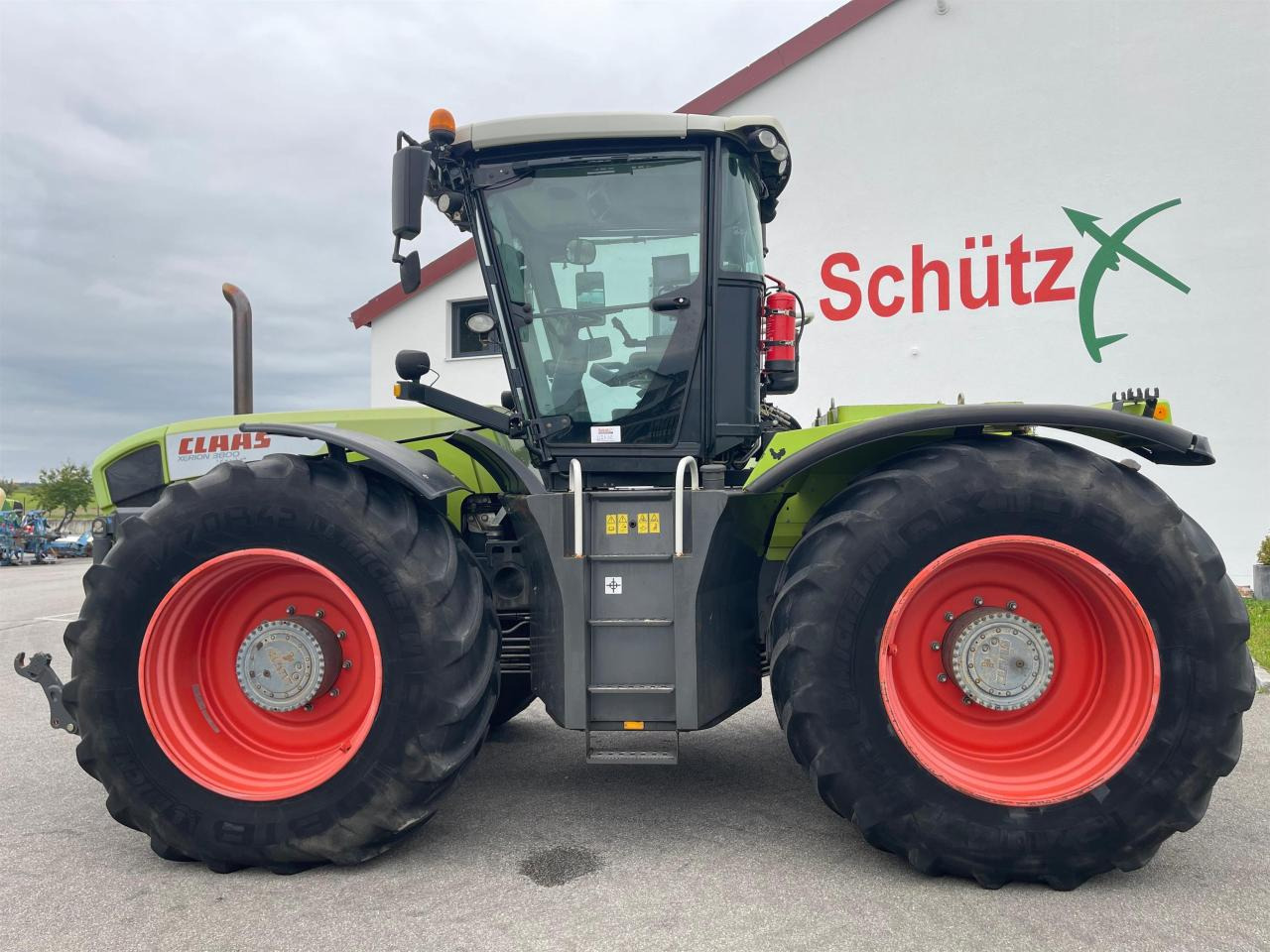 CLAAS Xerion 3800 Trac PTO GPS S3 FKH Erstbesitz - Tracteur agricole: photos 5 CLAAS Xerion 3800 Trac PTO GPS S3 FKH Erstbesitz - Tracteur agricole: photos 5