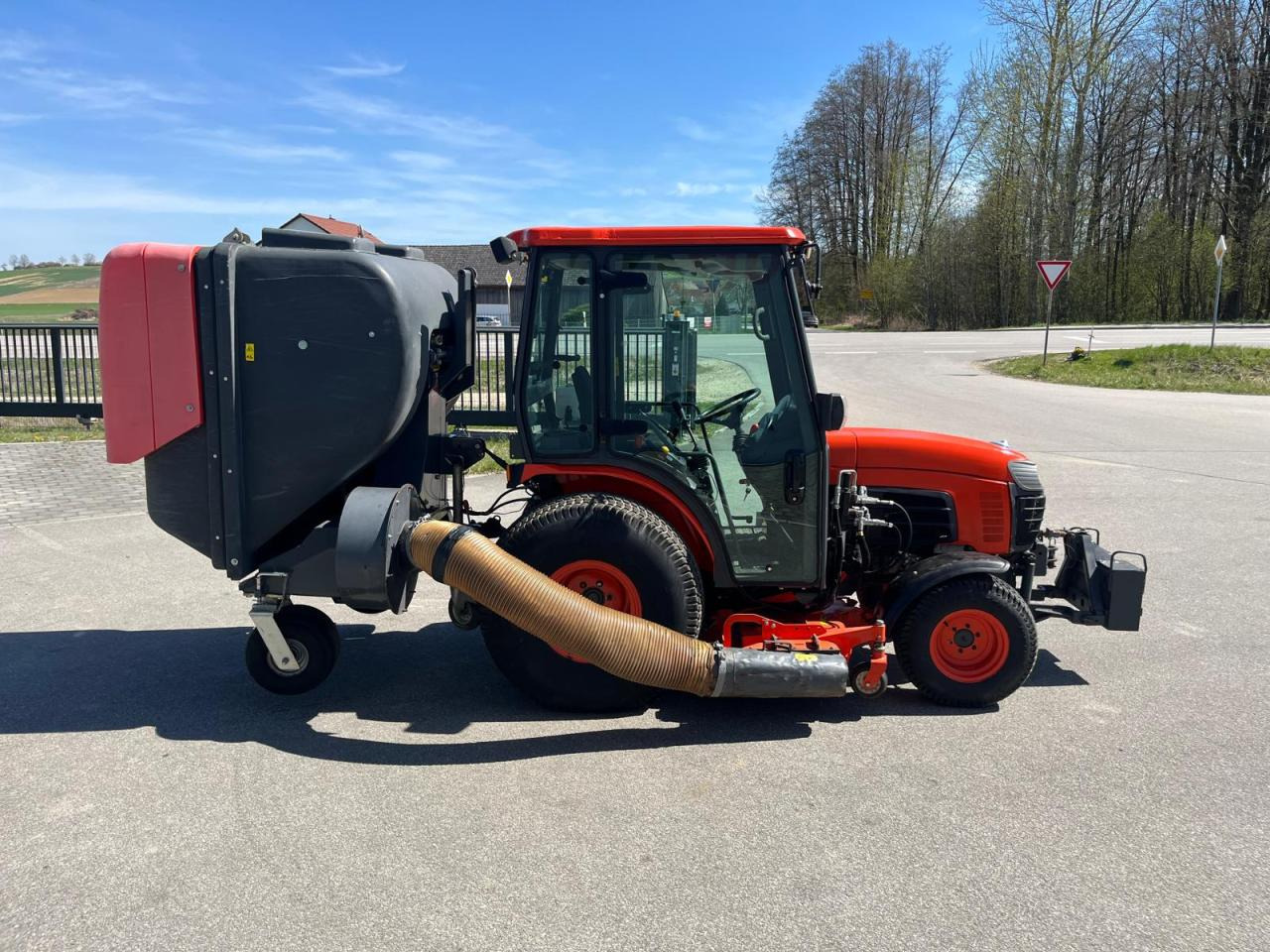 Kubota B3030 Grüngutbehälter Hochentlader - Motofaucheuse: photos 4 Kubota B3030 Grüngutbehälter Hochentlader - Motofaucheuse: photos 4