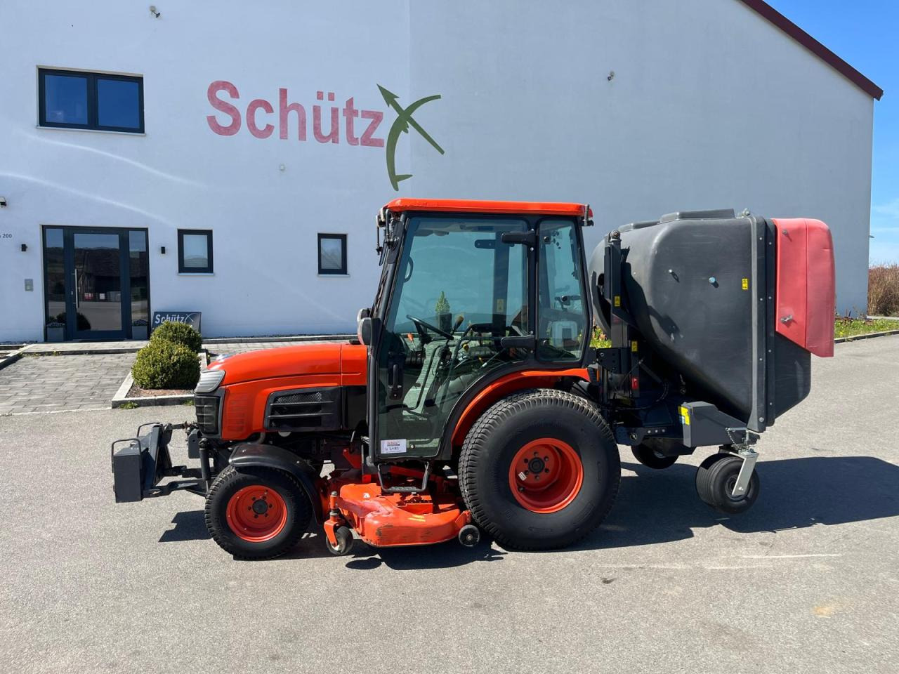 Kubota B3030 Rasenmäher mit Grüngutbehälter, Hochentlader - Motofaucheuse: photos 1 Kubota B3030 Rasenmäher mit Grüngutbehälter, Hochentlader - Motofaucheuse: photos 1
