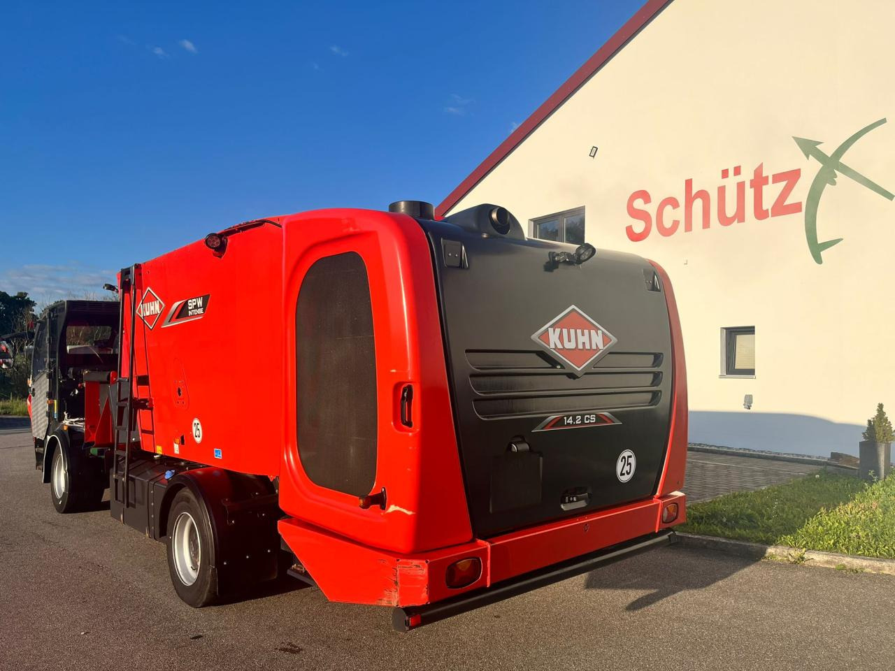 Kuhn 14.2 CS / Futtermischwagen / 2 Schnecken - Mélangeuse: photos 3 Kuhn 14.2 CS / Futtermischwagen / 2 Schnecken - Mélangeuse: photos 3
