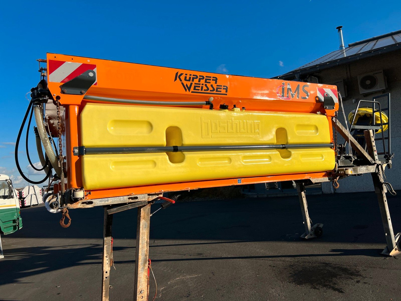 Küpper Weisser IMSSN E 35050HFH Küpper Weisser IMSSN E 35050HFH - Epandeur de sable pour Véhicule de voirie/ Spécial: photos 1 Küpper Weisser IMSSN E 35050HFH Küpper Weisser IMSSN E 35050HFH - Epandeur de sable pour Véhicule de voirie/ Spécial: photos 1