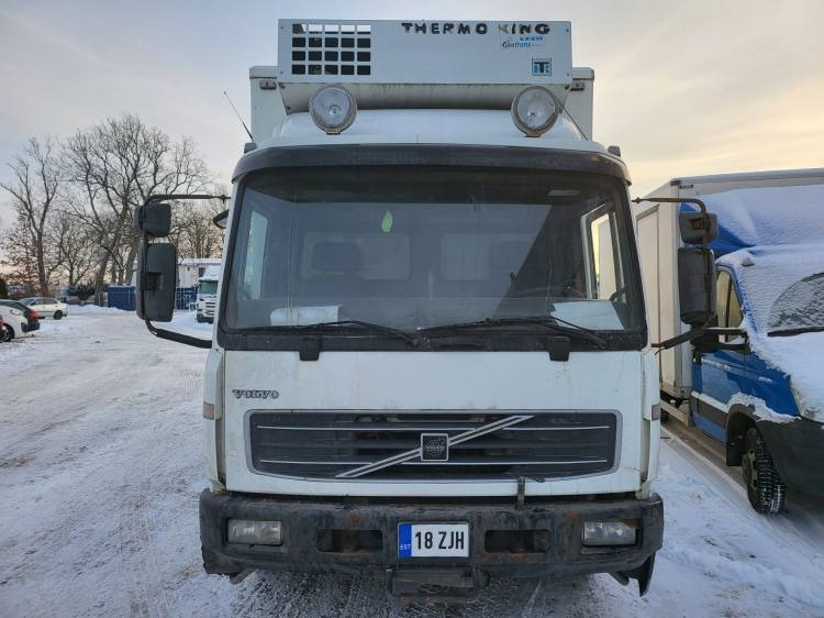 VOLVO FL 250 FOR SPAREPARTS - Camion frigorifique: photos 2 VOLVO FL 250 FOR SPAREPARTS - Camion frigorifique: photos 2
