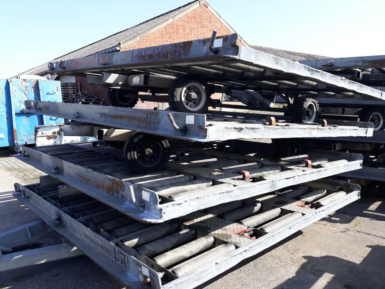 Pallet Dollies - Équipement aéroportuaire: photos 2 Pallet Dollies - Équipement aéroportuaire: photos 2