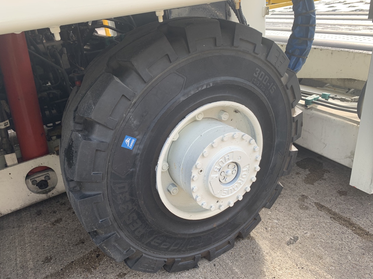 Lower Deck Loader 7 tons FMC Commander 15 - Chargeur de fret: photos 4 Lower Deck Loader 7 tons FMC Commander 15 - Chargeur de fret: photos 4
