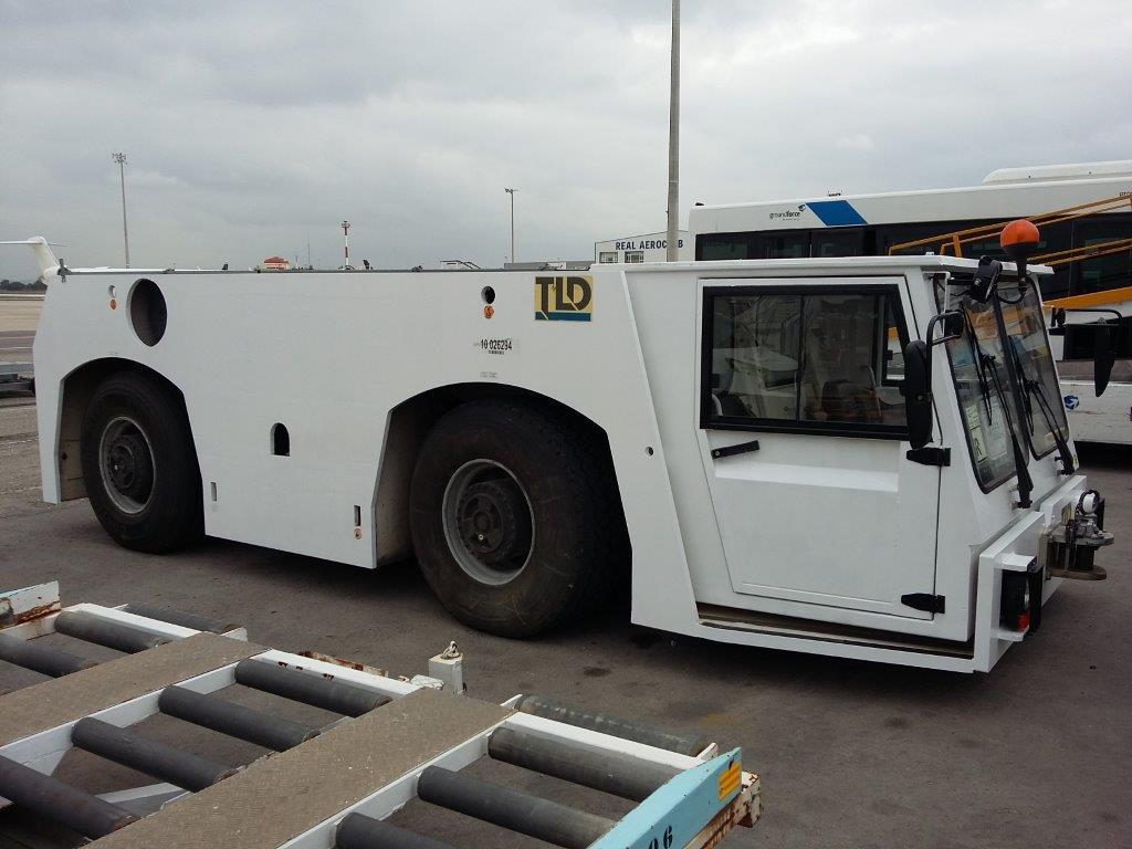 Pushback Tractor TLD TMX400-26 - Tracteur d'avions: photos 3 Pushback Tractor TLD TMX400-26 - Tracteur d'avions: photos 3