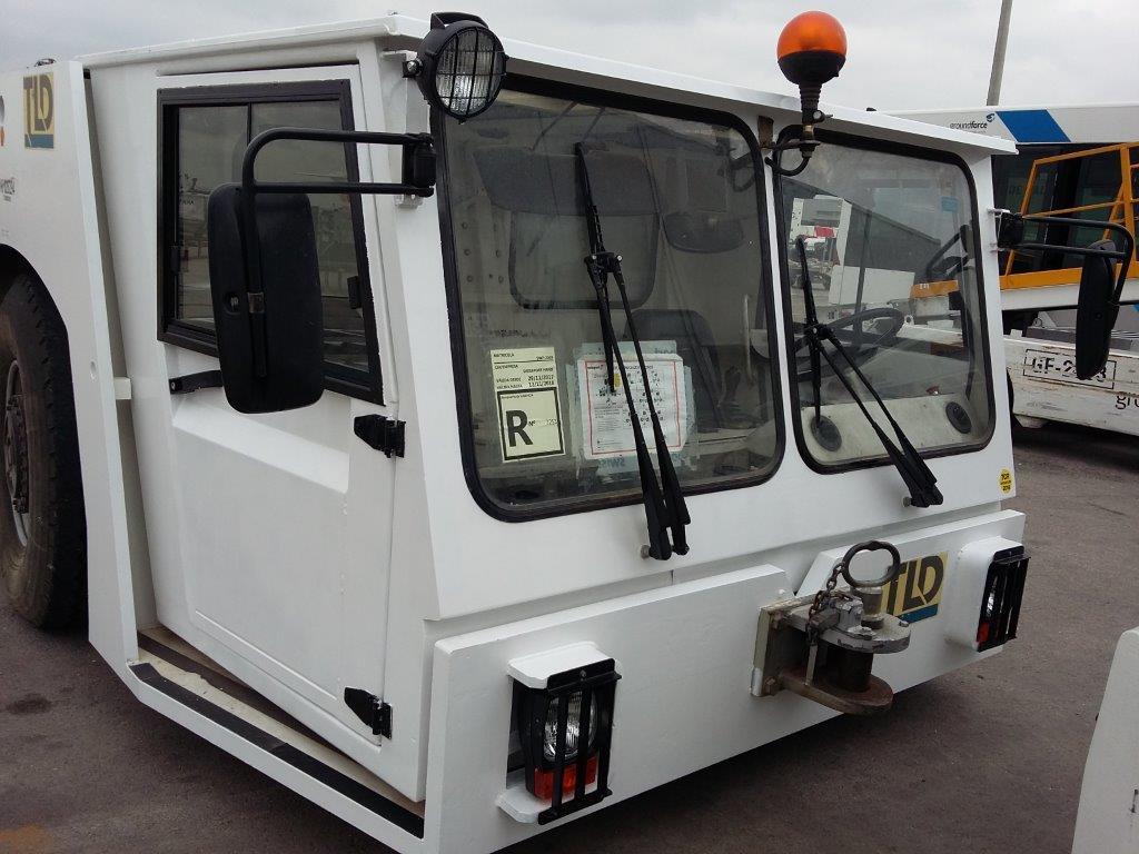 Pushback Tractor TLD TMX400-30 - Tracteur d'avions: photos 1 Pushback Tractor TLD TMX400-30 - Tracteur d'avions: photos 1